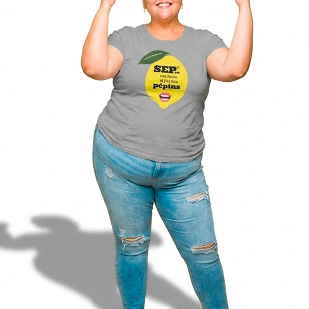 T-shirt gris Pépin de Vie Seplavie, représente positivement le handicap invisible et la sclérose en plaques impression française coton bio